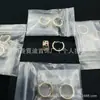 Suministro transfronterizo exclusivo de nuevos aretes de aro de alta gama Baomanjia de diamantes de colores, auténticos con etiquetas, hipoalergénicos, aretes de aro simples al por mayor