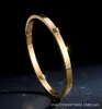 Pulsera de Titanio Brillante Pareja Mismo Estilo Pulsera de Acero Inoxidable Alta Gama Moda para Niña Estilo Europeo y Americano Pulsera Resistente al Color