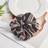 Scrunchie Listrado Arco-Íris de Alta Qualidade Estilo Coreano com um Scrunchie de Lã Tricotado Atmosférico para Rabo de Cavalo Outono e Inverno