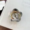 Pinza para el pelo de garra de metal de acetato Wave Moda Elegante Flor Parte trasera de la cabeza Moño Pinza Tiburón Accesorio para el cabello Venta al por mayor