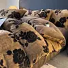 Conjunto de quatro peças de estilo luxuoso com pele sintética de coelho, inspirado em Melard, e um conjunto de três peças de veludo de leite para e-commerce transfronteiriço de comércio exterior