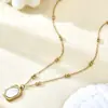 Collar de Acero de Titanio Color Dorado de Lujo Ligero con Diseño de Nicho para Mujer, Cadena para Clavícula Versátil y a la Moda, No se Desvanece, Colgante de Alta Gama