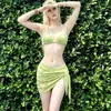 Nuevo traje de baño bikini para mujer, conjunto de tres piezas estilo ins con tirantes, adecuado para aguas termales, la costa y vacaciones en la playa