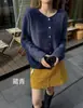 Cardigã rosa de cashmere suave e relaxado para mulheres com gola escovada, fecho de botões e uma mistura de lã e seda de amoreira