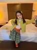 Otoño 2026 Ropa Nueva para Niños Estilo Coreano Ropa para Niños Suéter Cardigan de Punto Color Sólido para Niñas Suéter de Otoño