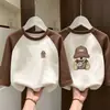 Ropa interior casual tipo primera capa para niños medianos y mayores Parte superior cepillada Se puede usar como prenda exterior Elegante Terciopelo alemán Empalmado Manga larga Ropa de Otoño e Invierno