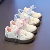 Zapatos Casuales de Peluche Lindos para Niños 2026 Otoño Nuevos Zapatos Blancos para Niñas Tallas Medianas y Grandes Moda Versátil Zapatos Deportivos