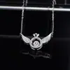 Collar Inteligente Ángel Cadena de Clavícula Corazón Palpitante Alas Diseño de Nicho Femenino Alas Voladoras Simples Incrustado con Chapado en Oro