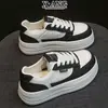 Sapatos Brancos de Couro Genuíno com Solado Grosso para Aumentar a Altura Femininos com Cadarço Tênis de Skate Versátil Leve Casual Esportivo para Mulheres Sapatos de Estudante