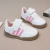 Tenis bajos para niñas, nuevos zapatos casuales de primavera para niños mayores, zapatos casuales para niños con velcro, suela antideslizante, modernos para niños