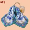 Bufanda Cuadrada Nueva Estilo para Mujer de 70 cm con Dulce Estampado Floral y de Mariposas, Bufanda de Seda, Chifón Satinado, Fábrica Proveedora al por Mayor Bufanda