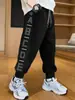 Pantalones de chándal para niño Primavera y Otoño 2025 Nuevo Estilo para Niños Mayores, Pantalones Largos Deportivos Modernos y con Estilo, Pantalones de Moda de Otoño