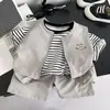 Traje para Niños 2026 Verano Nuevo Ropa Casual Infantil Ropa de Verano para Bebé Atractivo Estilo Coreano Manga Corta Conjunto de Tres Piezas Moderno