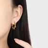 Pendientes de acero de titanio con personalidad de alta gama, estilo coreano, estilo nicho, con diseño de frijol dorado, temperamento simple, para mujer.