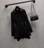 Nueva camisa estilosa de talla grande para mujer con cuello en V, que estiliza la cintura, para primavera, adecuada para mujeres de talla grande, cubre la grasa corporal, versátil y rejuvenecedora