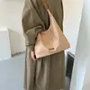 Bolso tote casual retro de alta gama para mujer, nuevo de verano 2026, versátil, esmerilado, gran capacidad, de hombro cruzado