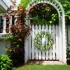 1PC corona de flores artificiales de granja antigua, combinada con margaritas falsas, campanillas moradas y hojas de eucalipto - una corona de flores exuberante para puerta principal todo el año, colgante de pared interior, decoración de porche exterior, corona de flores para bodas y vacaciones, utilizada para decoración del hogar