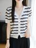 Estilo Tweed Cuello en V Manga Corta Tejido de Seda Helada Delgado 2025 Verano Nuevo Retro Rayado Ajustado Cárdigan Top