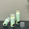 Garrafa a vácuo de pequena capacidade de 15ml, 30ml, 50ml feita de material PP, material de embalagem para cuidados com a pele com mola plástica, personalizável e processável