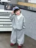 Conjunto de Ropa para Niños Estilo Universitario de Primavera y Otoño, Sudadera Casual Falsa de Dos Piezas Versión Coreana para Niños, Ropa Elegante para Bebés para Exportación