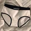Calcinhas Femininas Simples em Preto, Branco e Cinza de Algodão Puro, Cintura Média, com Letras Estampadas na Virilha de Algodão, Calcinhas Triângulo Respiráveis e Confortáveis para Mulheres