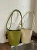 Bolsa de Mão de Design de Nicho para Mulheres 2026 Novo Estilo Bolsa de Ombro Único Transversal de Axila com Acabamento de Luxo, Bolsa Tote Tecida de Mão para Mulheres