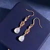 Novos Brincos Gancho de Ouro Rosa Clássico Chinês Pingente Vazado em Forma de Cabaça Studs de Pedra Calcedônia Branca Natural com Diamante Acessórios Hanfu