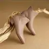 Botas de tornozelo justas estilo francês com bico fino e elástico, salto baixo, nova coleção outono/inverno 2026, salto grosso, botas curtas para mulheres, forradas com fleece para aquecimento, botas Chelsea