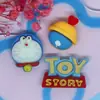 Cor sólida Doraemon gatinho jingle acessórios de cola de creme atacado acessórios de resina atacado adesivo para capa de celular