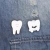 Accesorios de venta caliente transfronterizos europeos y americanos insignia divertida de dibujos animados creativos broche de caries dental corsage de personalidad de moda femenino