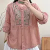 Camisa corta de algodón y lino con bordado artístico, corte slim, de un solo botón, nuevo estilo de verano, top elegante y versátil de manga tres cuartos para mujer
