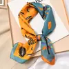 Pañuelo cuadrado pequeño de 70x70cm pañuelo de seda para mujer Primavera Otoño Invierno combinación con camisa decoración profesional pañuelo protector del cuello pañuelo fino