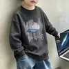 Sudadera de cuello redondo para niños, ropa de invierno 2026, nuevo estilo otoño e invierno para niños medianos y grandes, camiseta base elegante y moderna al por mayor