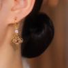 Botão de orelha de luxo leve de alta qualidade Brincos de trevo incrustados com diamantes design de nicho feminino moda elegante versátil brincos requintados