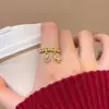 Anel de zircônia e pérola de luxo leve coreano de alta qualidade para mulheres, design de nicho vintage, joia de anel aberto com laço