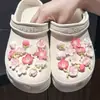 Charms para zapatos de zueco DIY, nuevos y populares, desmontables, con pétalos de flor de cerezo, dulces y versátiles.