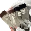 Calcetines de Punto para Mujer Otoño e Invierno con Talón de Hilo, Etiqueta de Tela Colorida, Algodón Grueso de Doble Aguja, Estilo Coreano Ins Modernos Calcetines de Media Pantorrilla