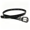 Cinturón de estilo punk retro americano con tachuelas de estrella y hebilla cuadrada de pedrería, un accesorio imprescindible para combinar con jeans