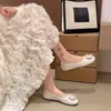 Sapatos rasos de salto baixo estilo Chanel para mulheres, novo modelo 2026, mocassins baixos de pérola, versáteis para combinar com saias, adequados para o trabalho, mocassins de sola macia