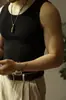 2025 Nova Roupa Exterior Esportiva e de Fitness Retrô Americana Masculina Cor Lisa Camada Base Tricô Colete para Jovens no Verão