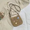 Nova Bolsa de Mão Tecida Vazada Shuai Mi, Bolsa Quadrada Pequena, Bolsa Transversal para Celular Casual de Férias na Praia, Bolsa de Palha Estilo Floresta