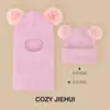 Gorros Infantiles Otoño e Invierno Niños y Niñas Forrados de Felpa A prueba de Viento Protección para Orejas Gorro con Bola de Pelo Bebé Todo en Uno Lindo Gorro de Lana Moderno