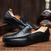 Explosões de Comércio Exterior Quatro Estações Sapatos Casuais Masculinos Tipo Mocassim Alta Qualidade Respirável Vazado Sapatos Masculinos de Couro Mocassim Tamanho Grande Atacado