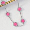 Nueva pulsera de acero de titanio de trébol de cinco hojas para niñas novias lujo ligero diseño nicho ins collar fabricantes de joyería venta al por mayor