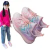 Novos Sapatos de Malha Fly com Solado Macio Antiderrapante para Crianças Primavera e Verão 2025 Sapatos de Coco para Meninas Malha Respirável Sapatos Casuais para Meninos