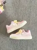 Zapatillas de estudiante con estrellas para mujer 2026 nuevas primavera/verano suela gruesa ligeras blancas zapatos ins de moda nicho casuales