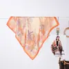 Bufanda Cuadrada Pequeña de Seda Estilo Nuevo 70 para Mujer, Adecuada para Primavera, Otoño e Invierno, Se Puede Usar como Pañuelo para la Cabeza, Combinada con una Camisa, o como Protector del Cuello, Bufanda Delgada, o Bufanda Transparente
