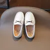 Novos Sapatos Loafer Infantis Primavera/Verão 2026 Sapatos Casuais para Meninos Estilo Britânico Sapatos Infantis de Couro Sapatos de Performance Sapatos Infantis da Moda