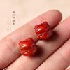 Pequeños accesorios tallados en rojo del sur Wen Play Ágata Pequeño colgante de gato de la riqueza Conejo DIY Lindos pequeños accesorios colgantes Lote deslizante