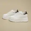 Zapatos blancos de plataforma con suela gruesa para aumentar la altura, para mujeres petite, nueva moda versátil cómoda ligera casual primavera y otoño 2026